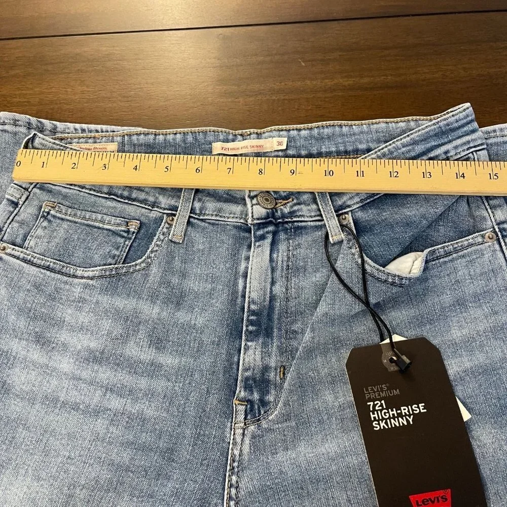 NWT Levis 21 High Rise Skinny Women's Jeans in Soho Way - Light Wash new